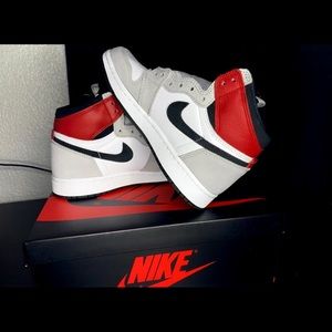 Jordan 1 Retro High Light Smoke Grey